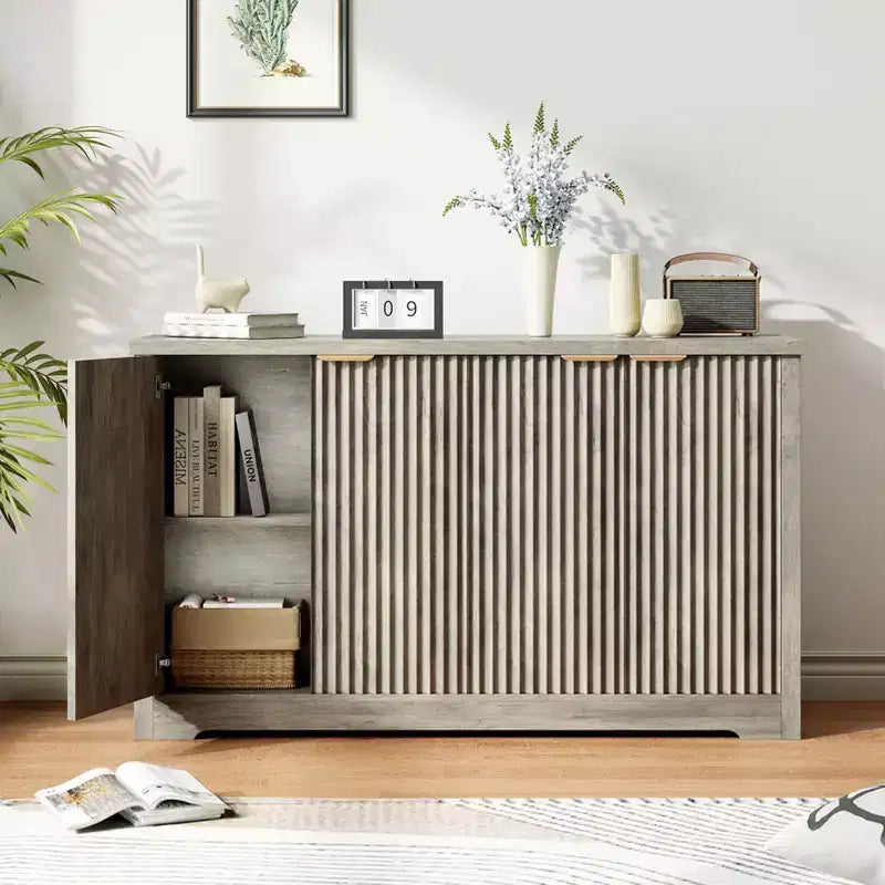 Credenza a buffet scanalata con contenitore, 2/4 ante e ripiano regolabile, tavolo console moderno in legno per bar o caffè